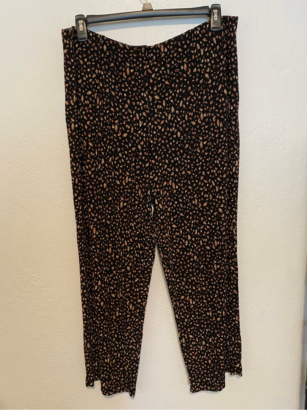 Coldwater Creek Black Stretchy Casual pants with Tan Leaf Print Size 2X 20W-22W